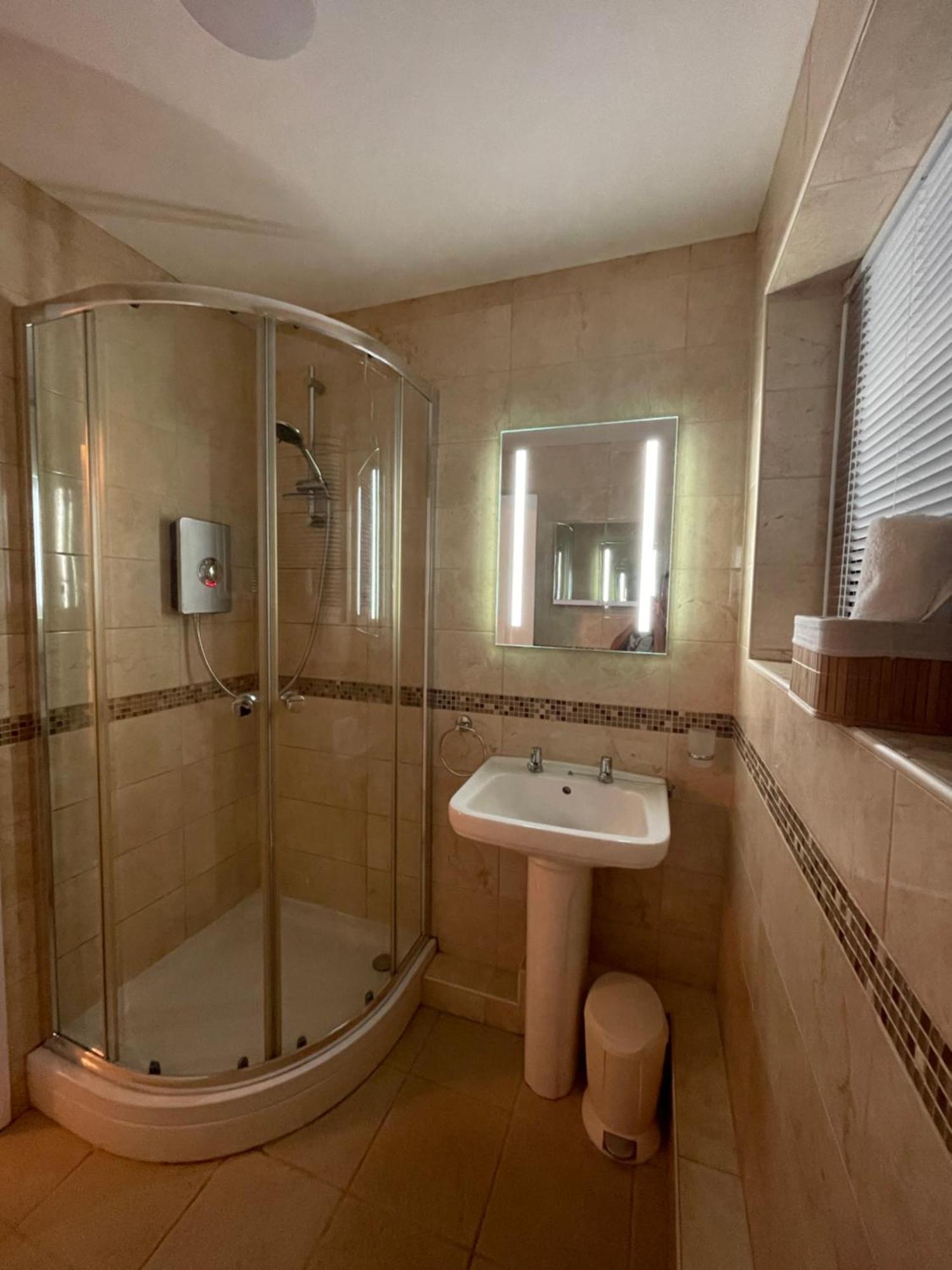 Look No Further Gorgeous Newly Renovated Contemporary Chalet Sandown Bay Holiday Centre Екстер'єр фото