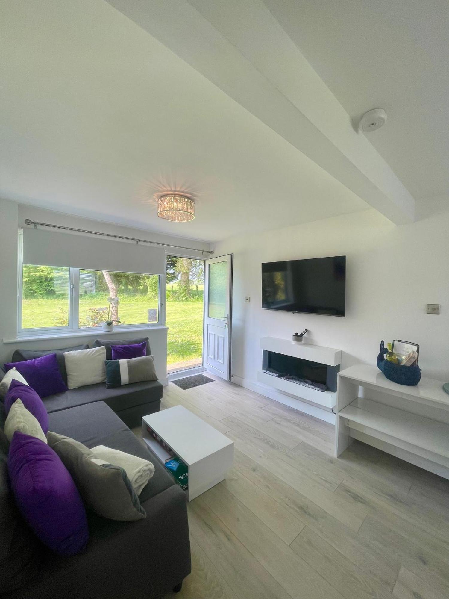 Look No Further Gorgeous Newly Renovated Contemporary Chalet Sandown Bay Holiday Centre Екстер'єр фото